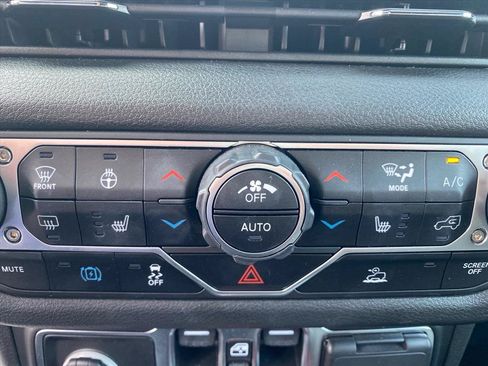 Used 2024 Jeep Wrangler Unlimited w/ Convenience Group AWD/4WD image 13