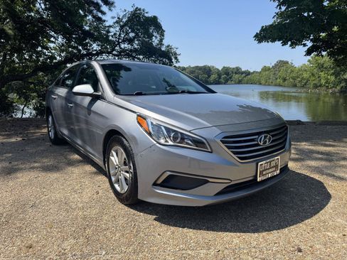 Used 2017 Hyundai Sonata SE FWD image 1