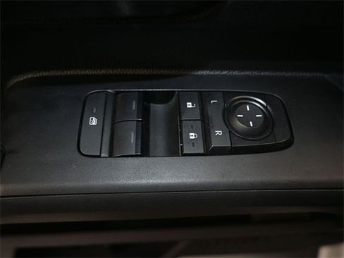 Used 2024 Toyota Tacoma SR image 13