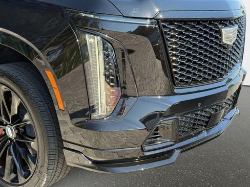 Used 2026 Cadillac Escalade V w/ LPO, ONYX Package AWD/4WD image 9