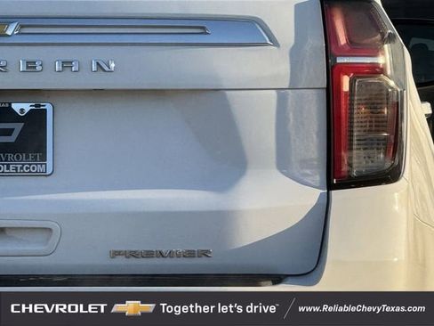 Used 2023 Chevrolet Suburban Premier image 9