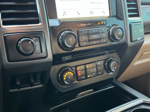 Used 2017 Ford F250 XLT w/ XLT Premium Package image 23