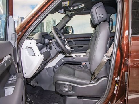 New 2025 Land Rover Defender 130 X-Dynamic SE image 20