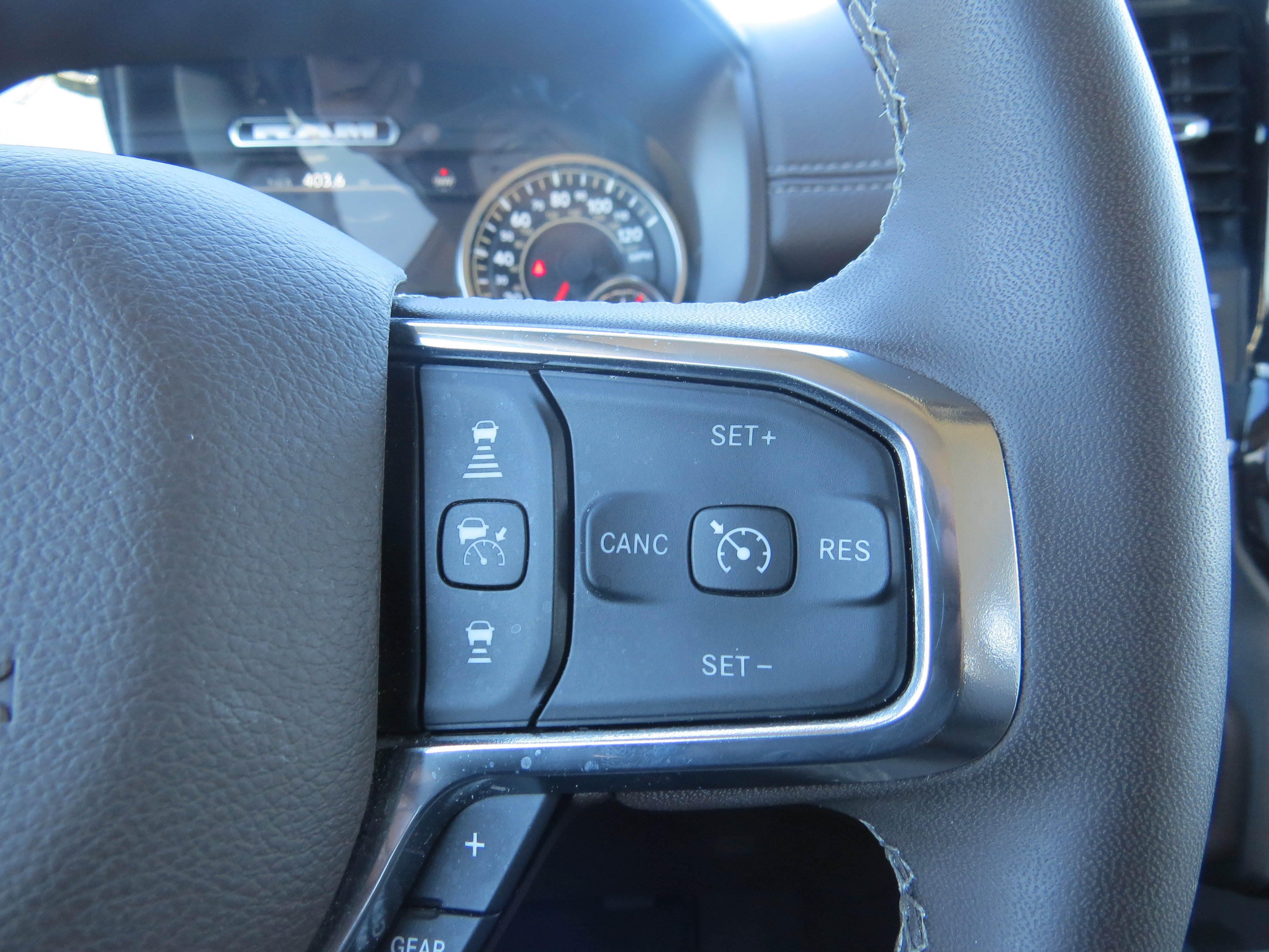 Used 2025 RAM 1500 Laramie AWD/4WD image 18