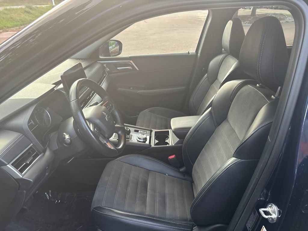 Used 2024 Mitsubishi Outlander FWD image 10