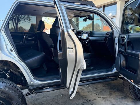 Used 2022 Toyota 4Runner TRD Off-Road Premium AWD/4WD image 64