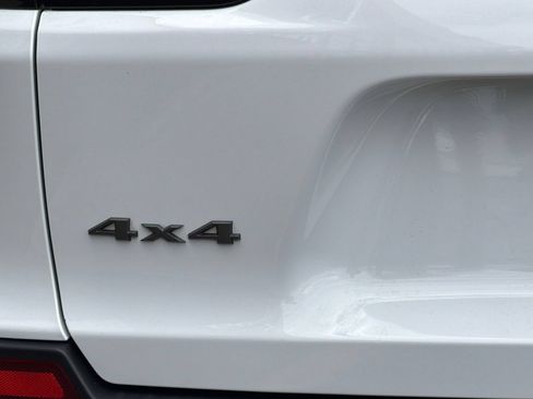 Used 2020 Jeep Cherokee Trailhawk AWD/4WD image 29