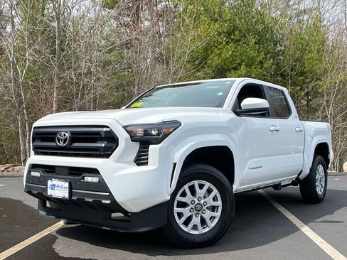 Used 2025 Toyota Tacoma SR5 image 1