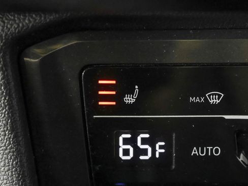 Used 2022 Volkswagen Tiguan SE AWD/4WD image 9