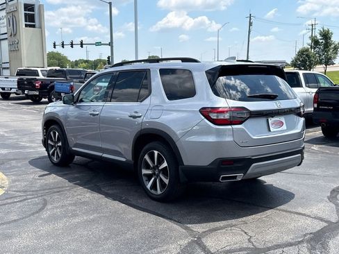 Certified 2023 Honda Pilot Touring image 9