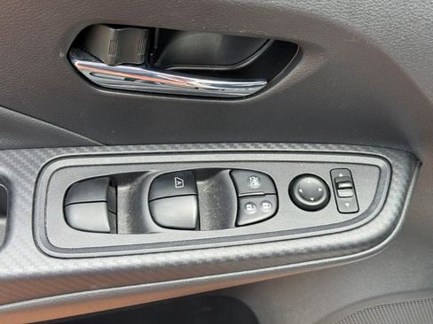 Used 2024 Nissan Versa SV FWD image 10