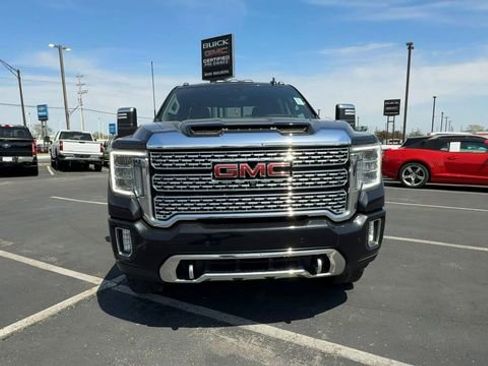 Used 2022 GMC Sierra 2500 Denali w/ Denali Black Diamond Edition AWD/4WD image 3