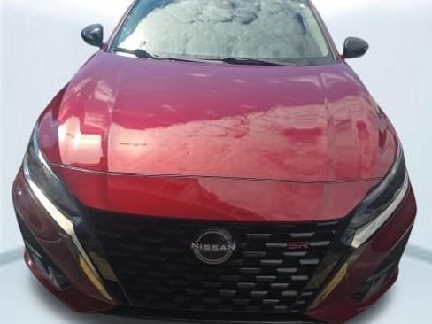 Used 2024 Nissan Altima 2.5 SR FWD image 2