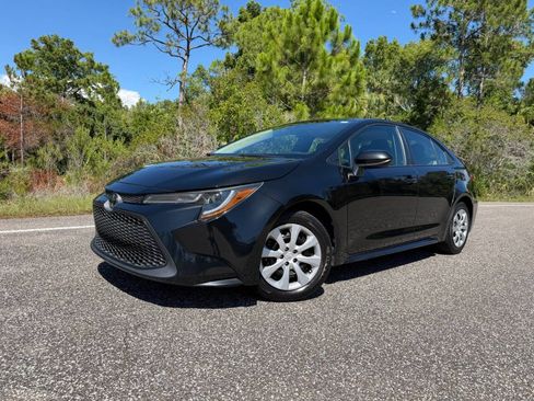Used 2022 Toyota Corolla LE FWD image 1