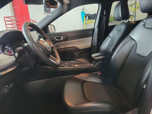 Used 2024 Jeep Compass Latitude AWD/4WD image 18