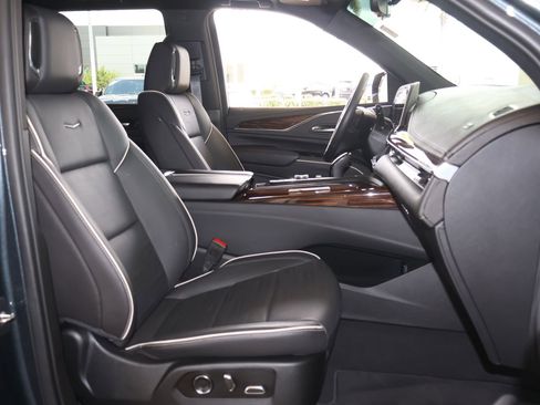 Used 2021 Cadillac Escalade Premium Luxury RWD image 19