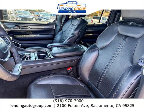 Used 2024 Jeep Wagoneer Series II w/ Flexible Seating Group RWD image 16
