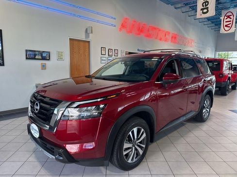 Used 2023 Nissan Pathfinder SL AWD/4WD image 8