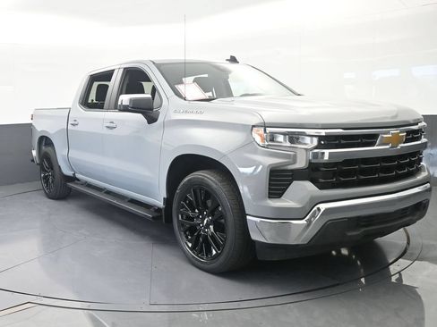 Used 2024 Chevrolet Silverado 1500 LT RWD image 9
