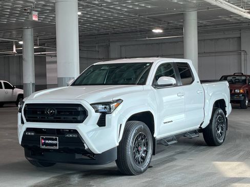 Used 2025 Toyota Tacoma SR5 AWD/4WD image 4