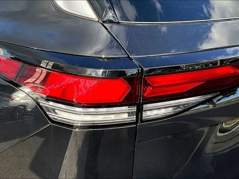 New 2026 Volkswagen Tiguan SE image 23