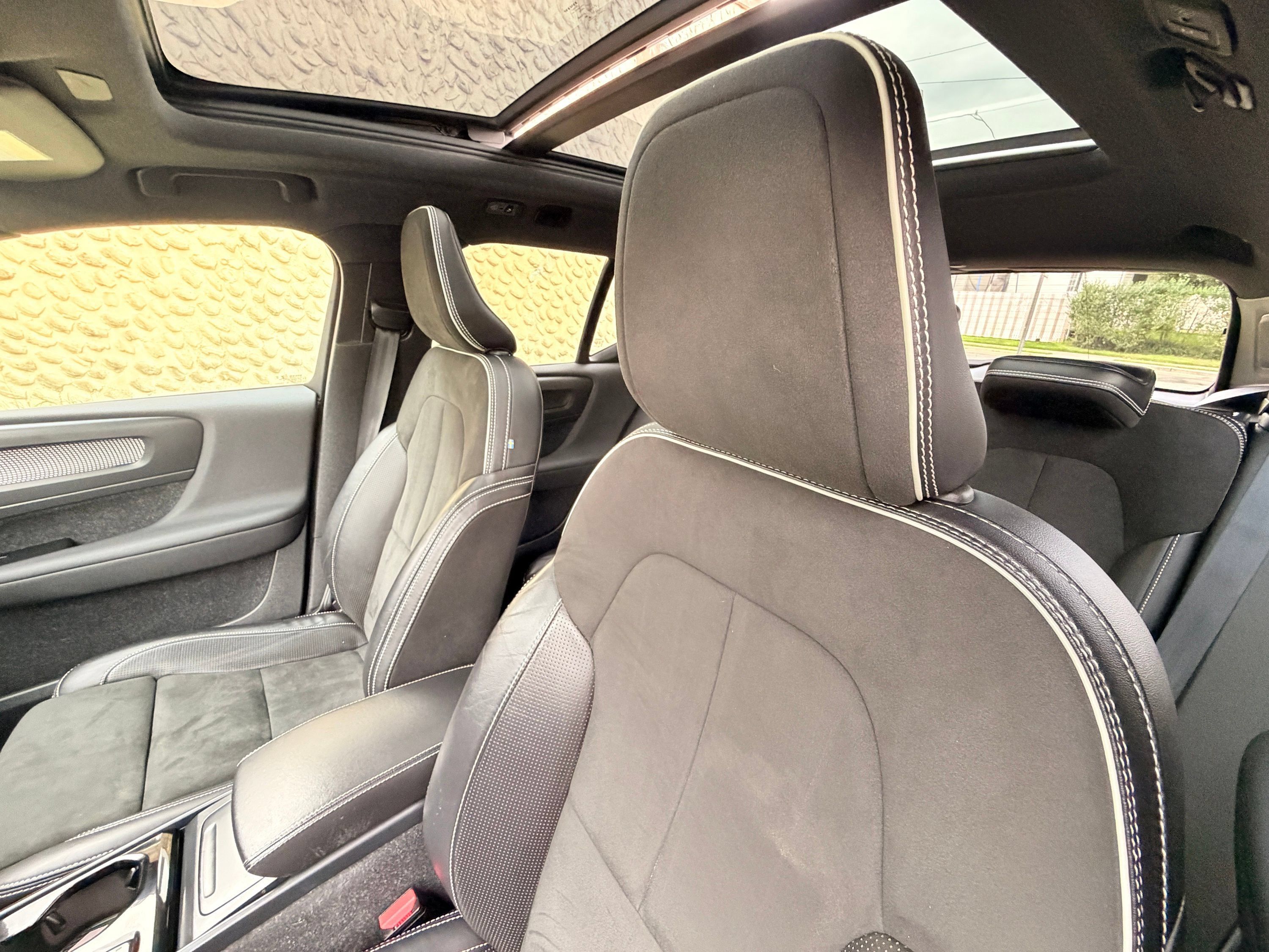 Used 2021 Volvo XC40 T5 R-Design w/ Climate Package AWD/4WD image 15