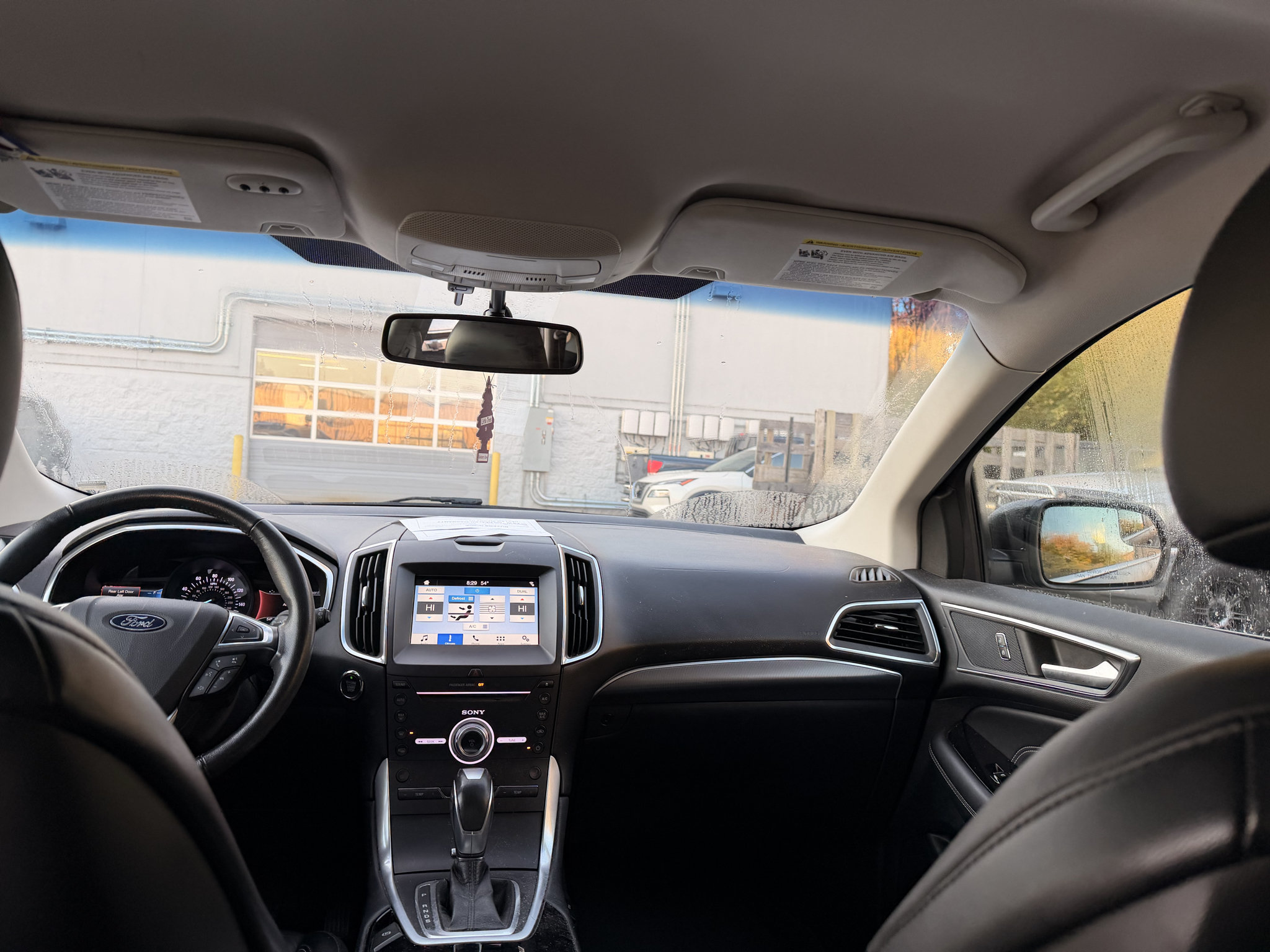 Used 2018 Ford Edge Titanium FWD image 8
