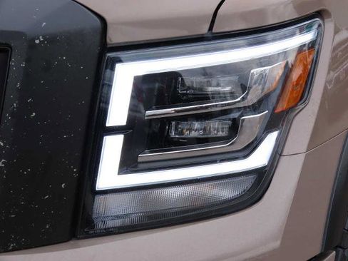 Used 2022 Nissan Titan PRO-4X w/ Pro-4x Convenience Package image 10