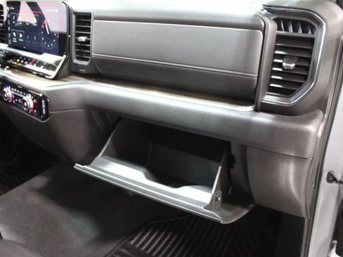 Used 2025 GMC Sierra 1500 Elevation image 28