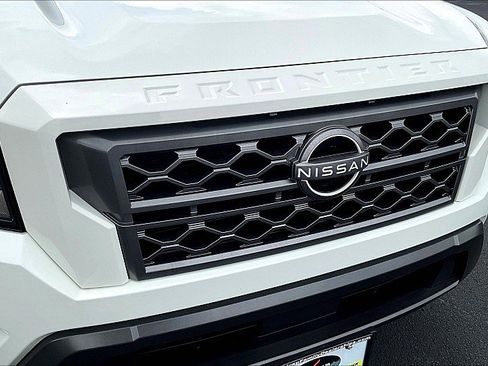 Used 2023 Nissan Frontier SV RWD image 7