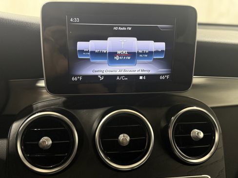 Used 2019 Mercedes-Benz GLC 300 4MATIC image 17