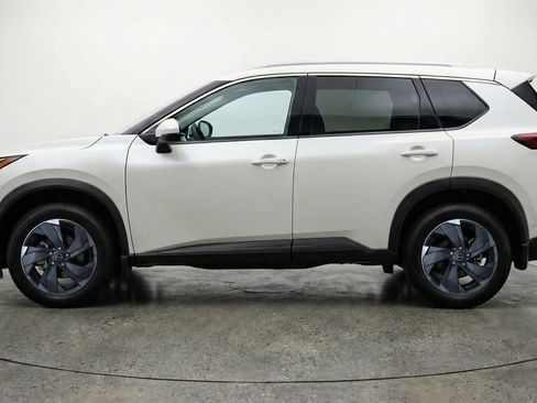 Used 2025 Nissan Rogue SV image 5