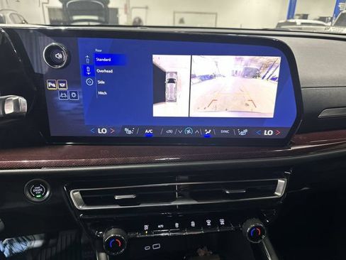Used 2025 Chevrolet Traverse Z71 w/ Enhanced Driving Package AWD/4WD image 29