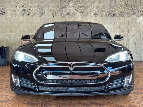 Used 2016 Tesla Model S 70D image 3