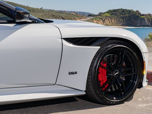 Used 2023 Aston Martin DBS Volante image 9
