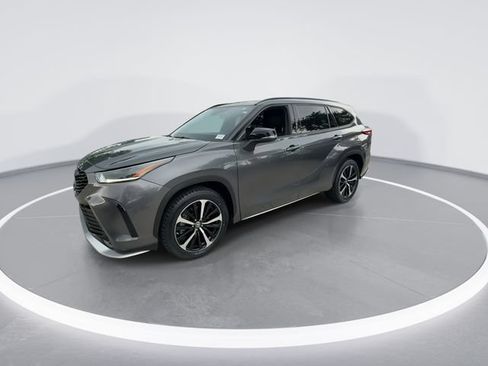 Used 2021 Toyota Highlander XSE FWD image 4