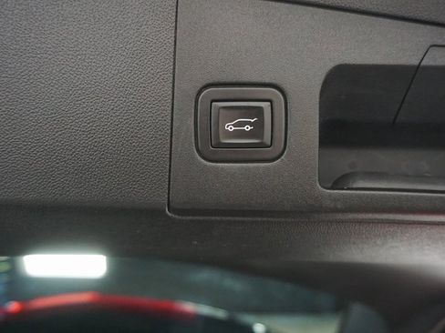 Used 2017 Cadillac XT5 Luxury w/ Driver Awareness Package image 8