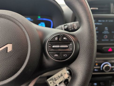 Used 2025 Kia Soul LX w/ LX Technology Package FWD image 36