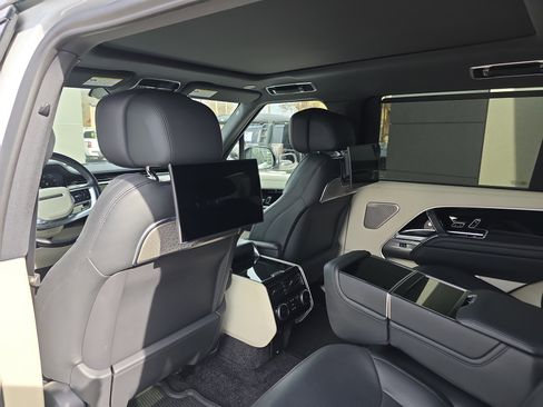 Certified 2024 Land Rover Range Rover Long Wheelbase Autobiography image 17
