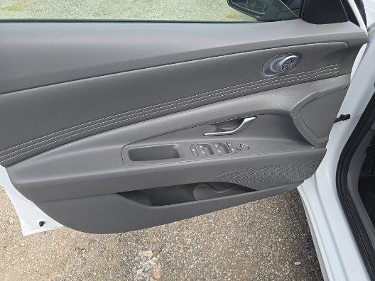 Used 2023 Hyundai Elantra SEL w/ Convenience Package FWD image 12