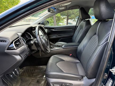 Used 2019 Toyota Camry SE FWD image 33