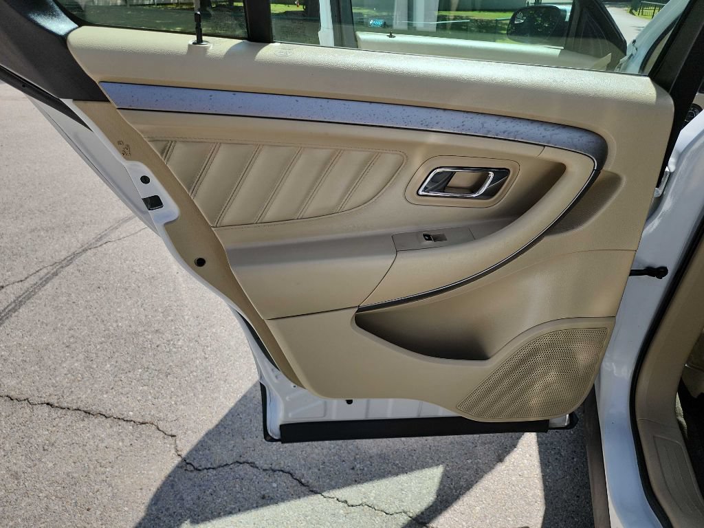 Used 2015 Ford Taurus SEL FWD image 27