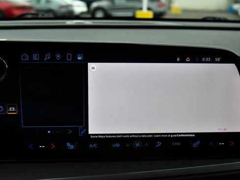 Used 2024 Chevrolet Traverse LT image 28