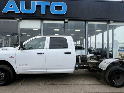 Used 2022 RAM 3500 Tradesman w/ Chrome Appearance Group AWD/4WD image 2