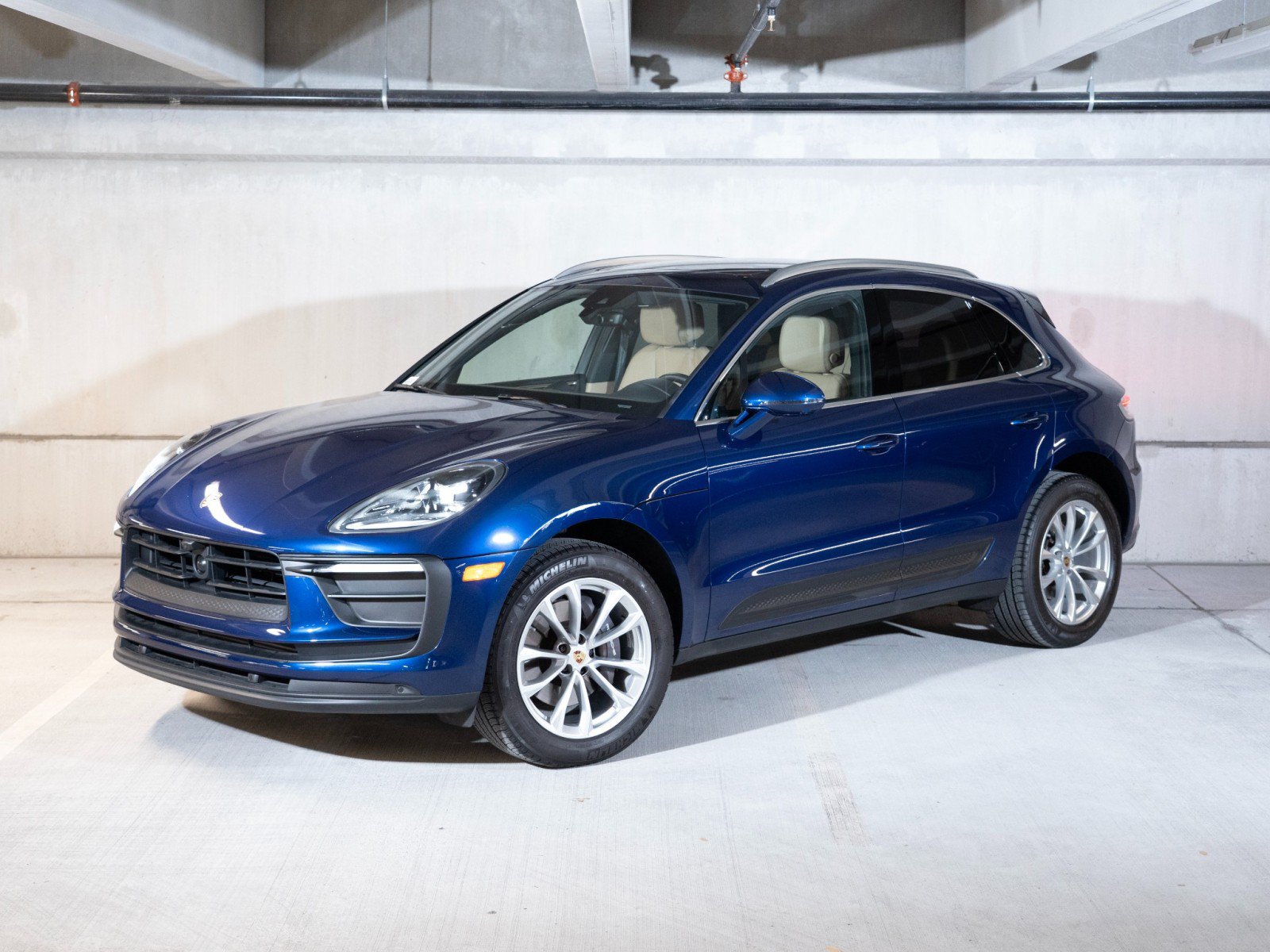 Certified 2023 Porsche Macan AWD/4WD image 1