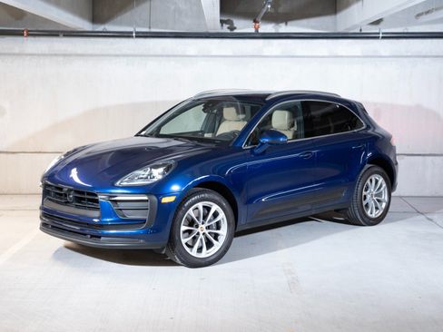 Certified 2023 Porsche Macan AWD/4WD image 1