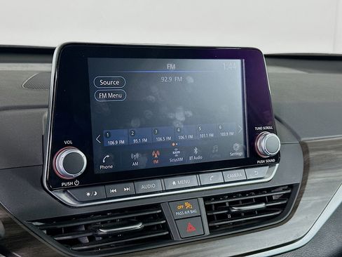 Used 2025 Nissan Altima 2.5 SV FWD image 21