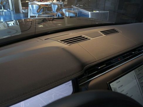 Used 2025 Land Rover Range Rover SE AWD/4WD image 21