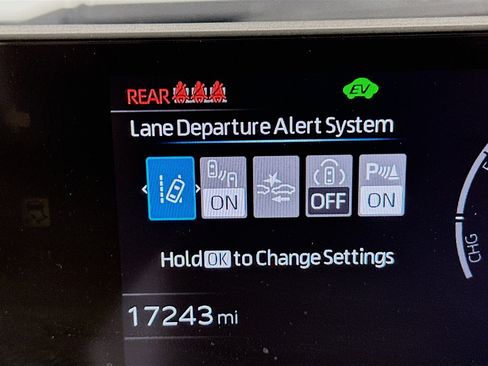 Used 2025 Toyota Prius LE image 19