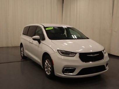 Certified 2023 Chrysler Pacifica Touring-L